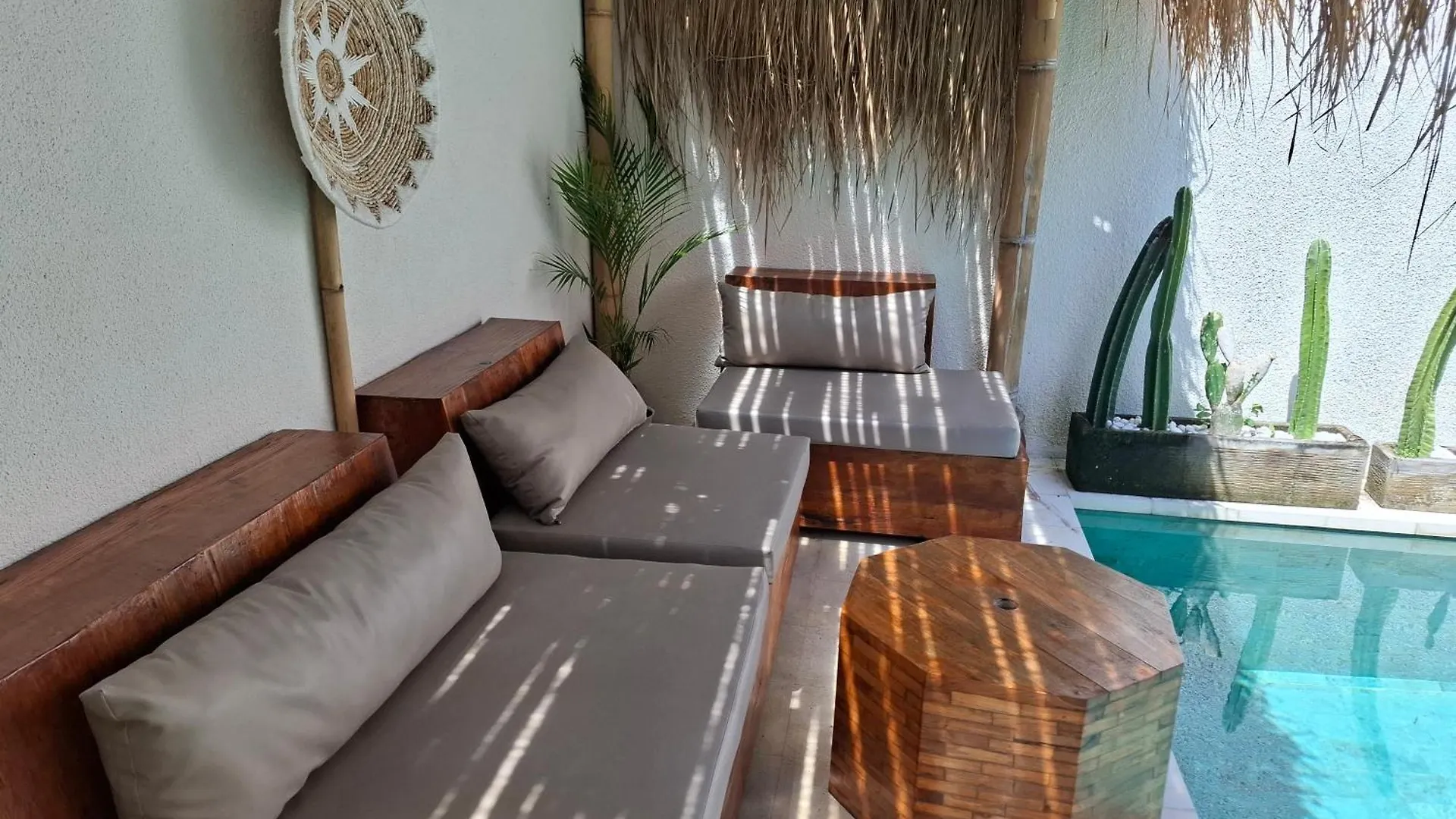 Villa Anoli - 3 Chambres - Centre De Seminyak 0*, Σεμινιάκ