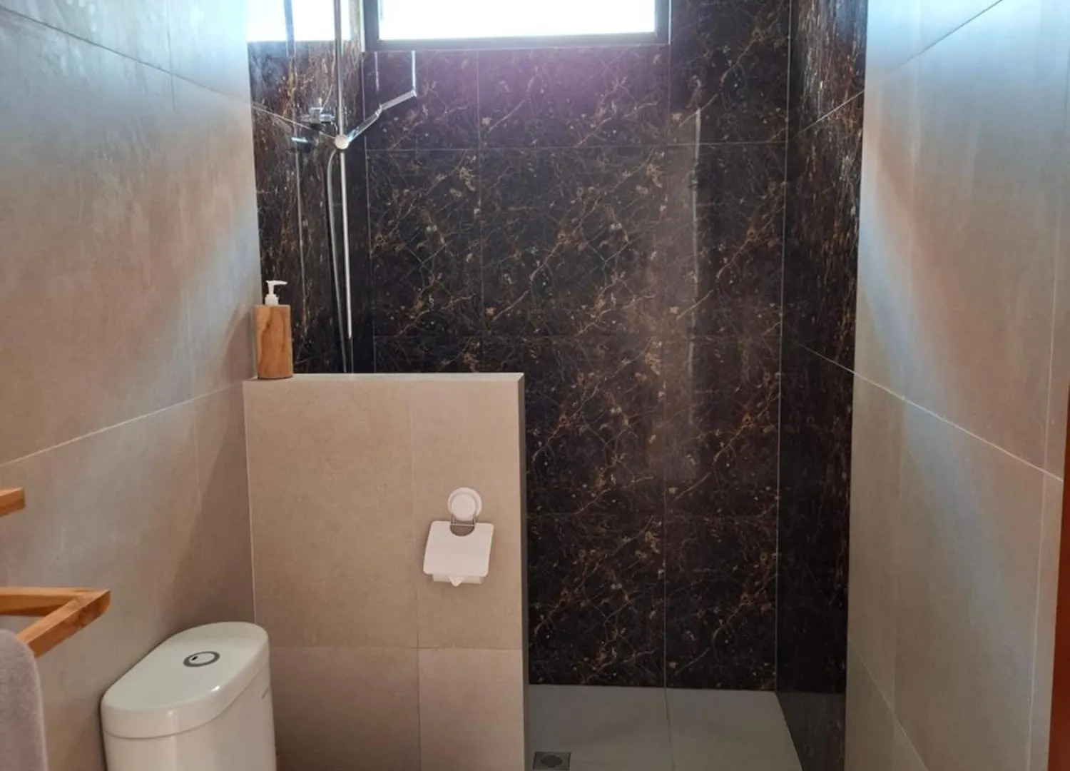 Villa Anoli - 3 Chambres - Centre De Seminyak Ινδονησία